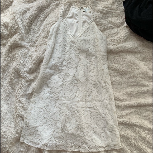 Dainty White lace straight shift mini dress - Picture 2 of 5